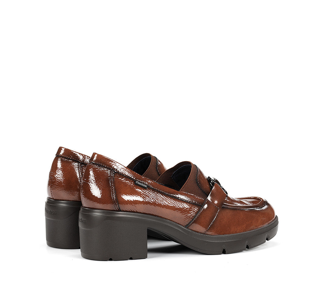 Mocasín en charol marrón Fluchos