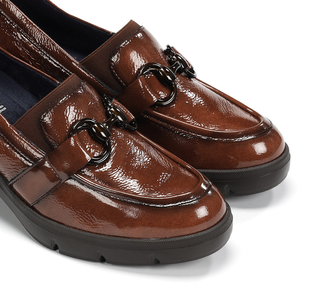 Mocasín en charol marrón Fluchos