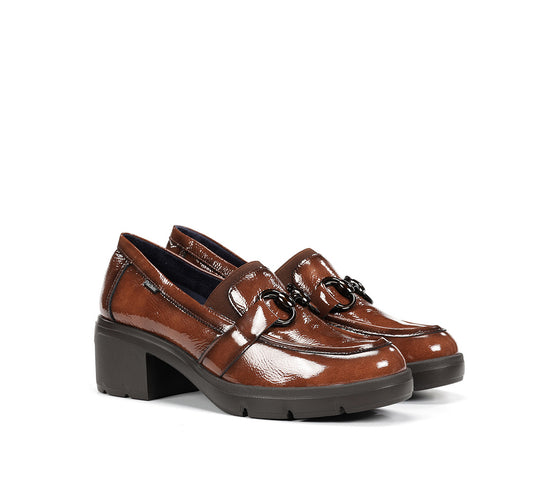 Mocasín en charol marrón Fluchos